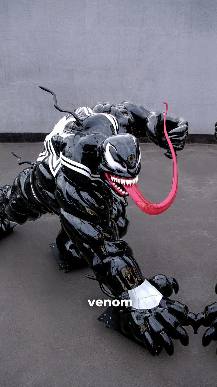 4REAL — скульптура Venom